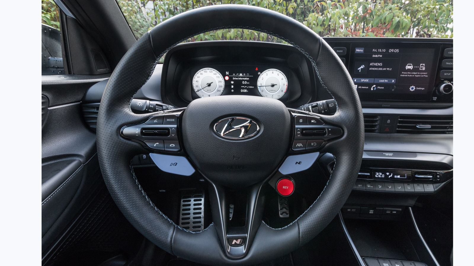 Τα μαγικά κουμπιά με το Ν! Το αριστερό διαλέγει τα «γήινα» mode, eco, normal, sport και το δεξί ανοίγει την πόρτα του παραδείσου, βάζοντας σε το N mod